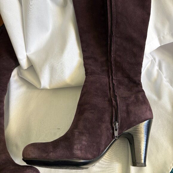 Sofft grape suede tall boots, women's size 8.5 - Picture 3 of 7